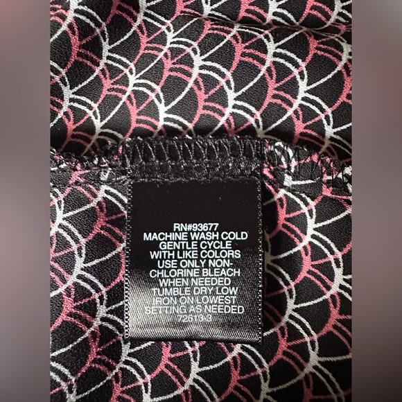 Liz Claiborne Career Sleeveless Tie Neck Blouse in Size Small - Picture 5 of 5